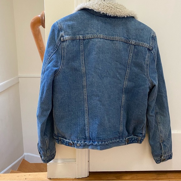 Levi’s Sherpa Lined Jean Jacket - Picture 6 of 7